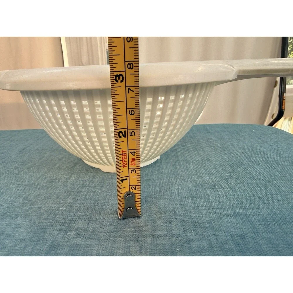 Vintage Rubbermaid 1 Qt Colander Strainer #2932 White w/Handle